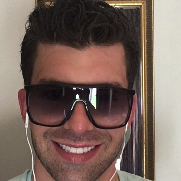 Dark brown GIVENCHY sunglasses - Picture 3 of 7